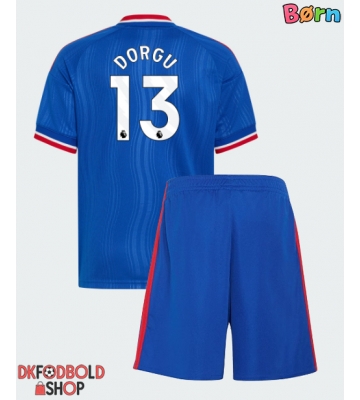 Manchester United Patrick Dorgu #13 Udebanesæt Børn 2026-27 Kort ærmer (+ korte bukser)
